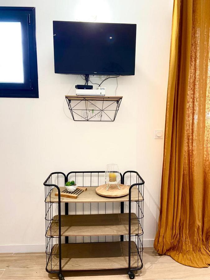 Stud West Apartment